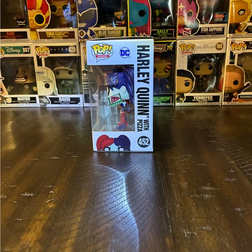 Funko Pop! DC Heroes Harley Quinn with Pizza #452